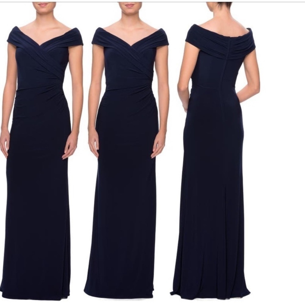 NWOT La femme Ruched Surplice Jersey Gown off shoulder size 6 navy